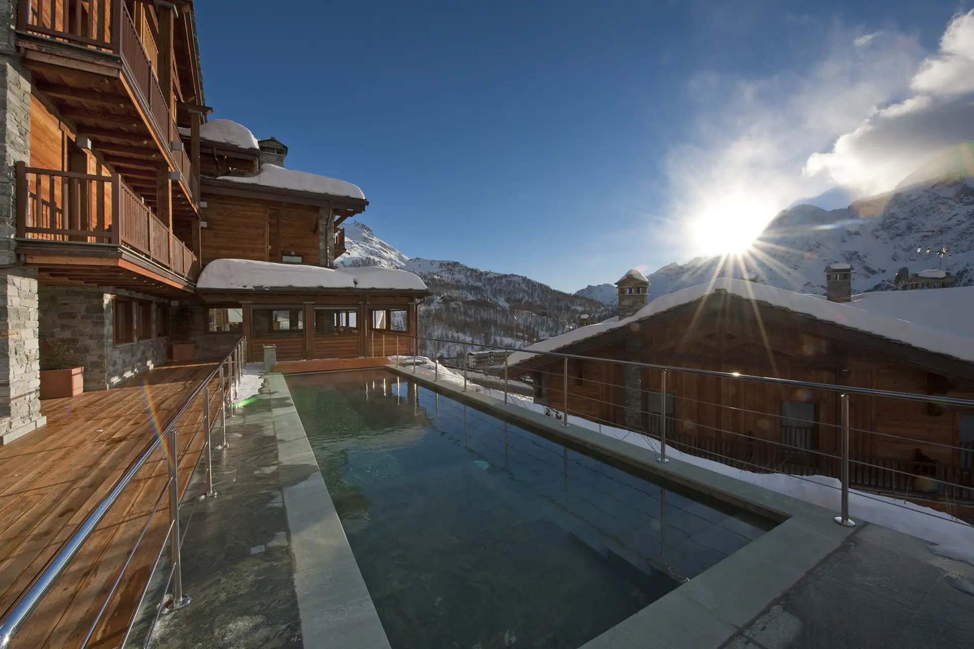 Piscina Esterna A Casa In Legno